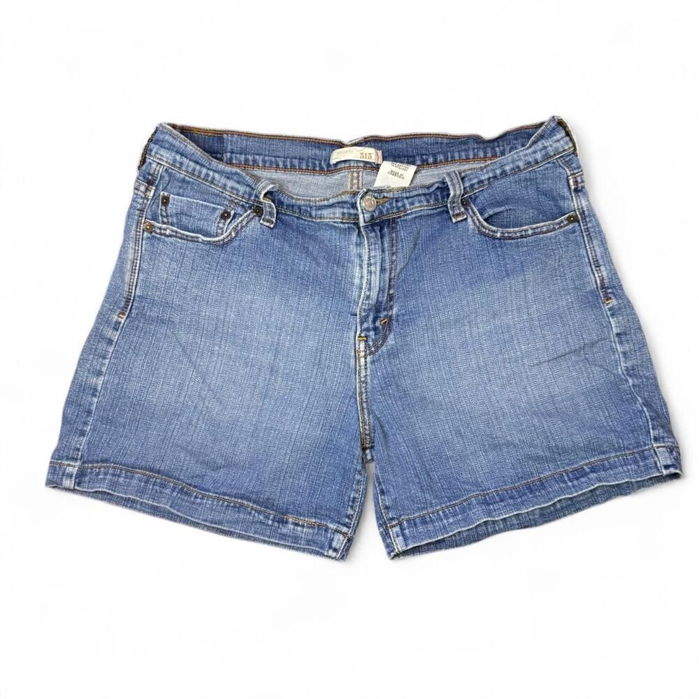 Leviโs Y2K Vintage blue Jean "mom" denim shorts with 5 pockets Size 14